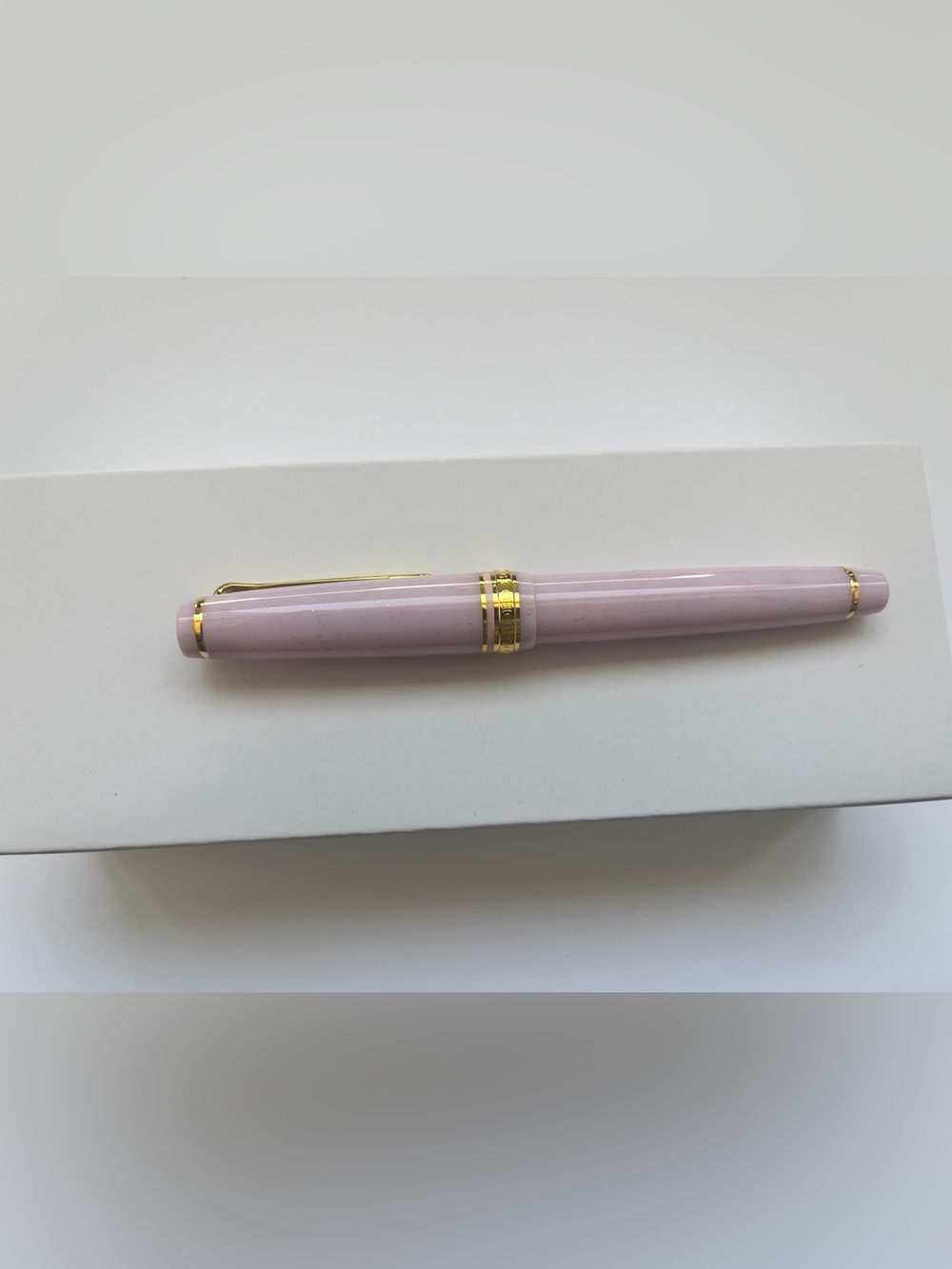 NIP Sailor Pro Gear Slim Laddessperite Milk Glass Fountain Pen M Sakura Latte